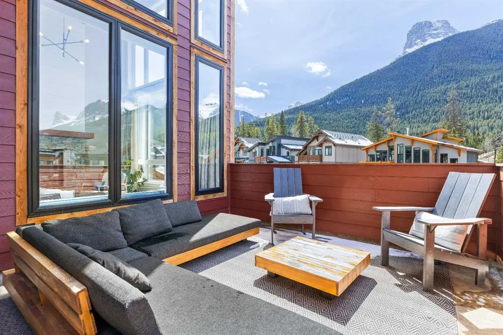 414 Stewart Creek Close