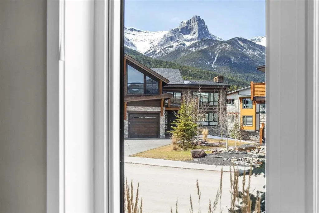 414 Stewart Creek Close