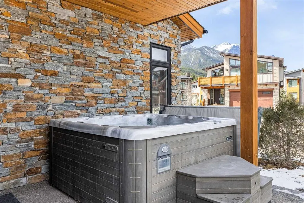 414 Stewart Creek Close
