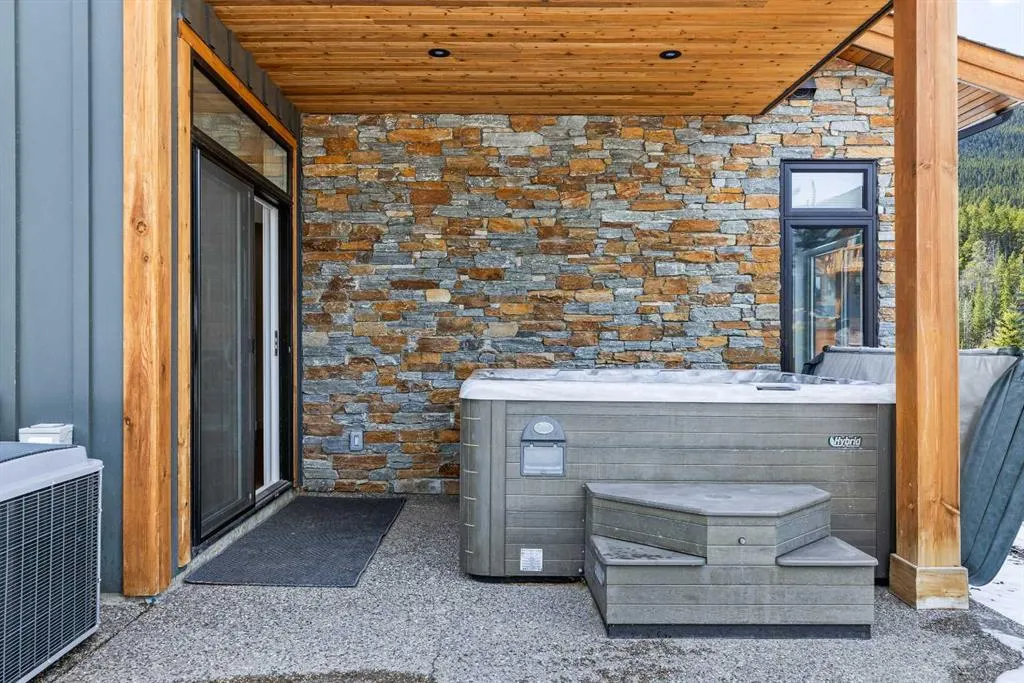 414 Stewart Creek Close