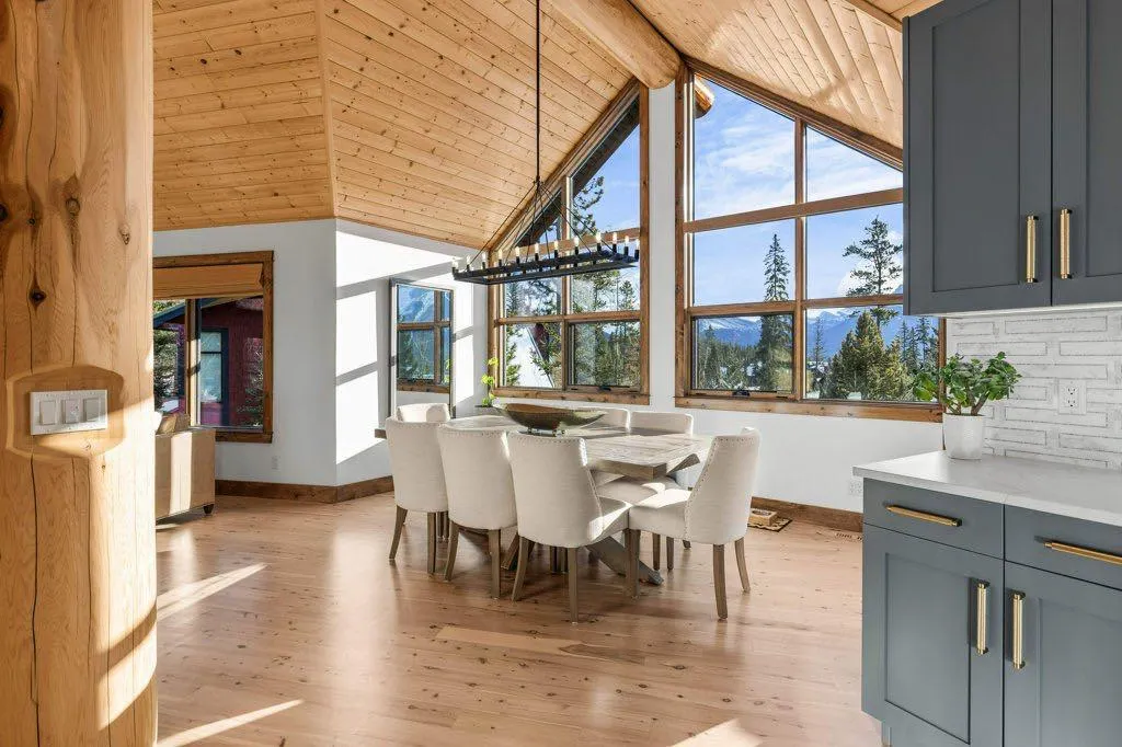 521 Silvertip Road