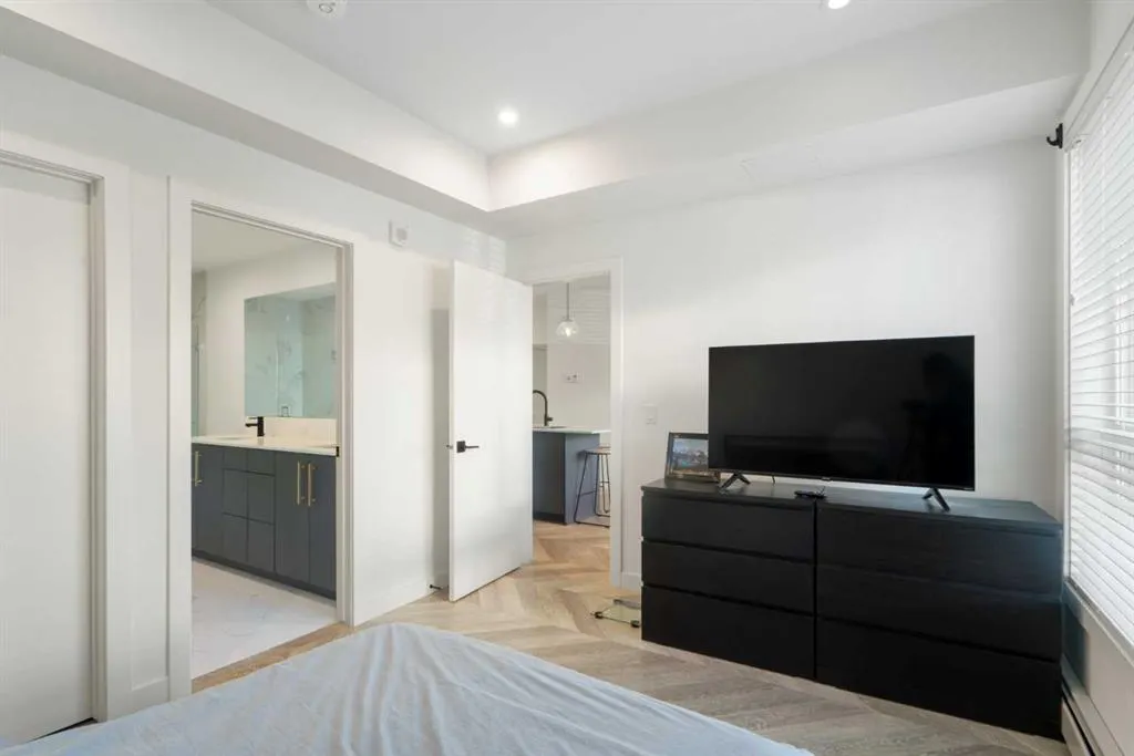 4275 Norford Avenue NW, #111