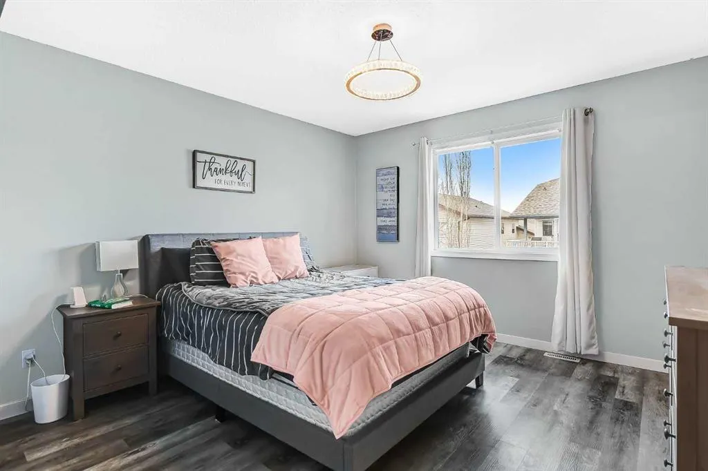 77 Pinnacle Crescent
