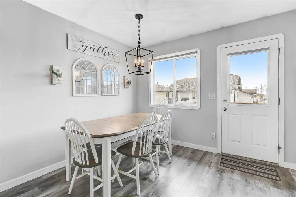 77 Pinnacle Crescent