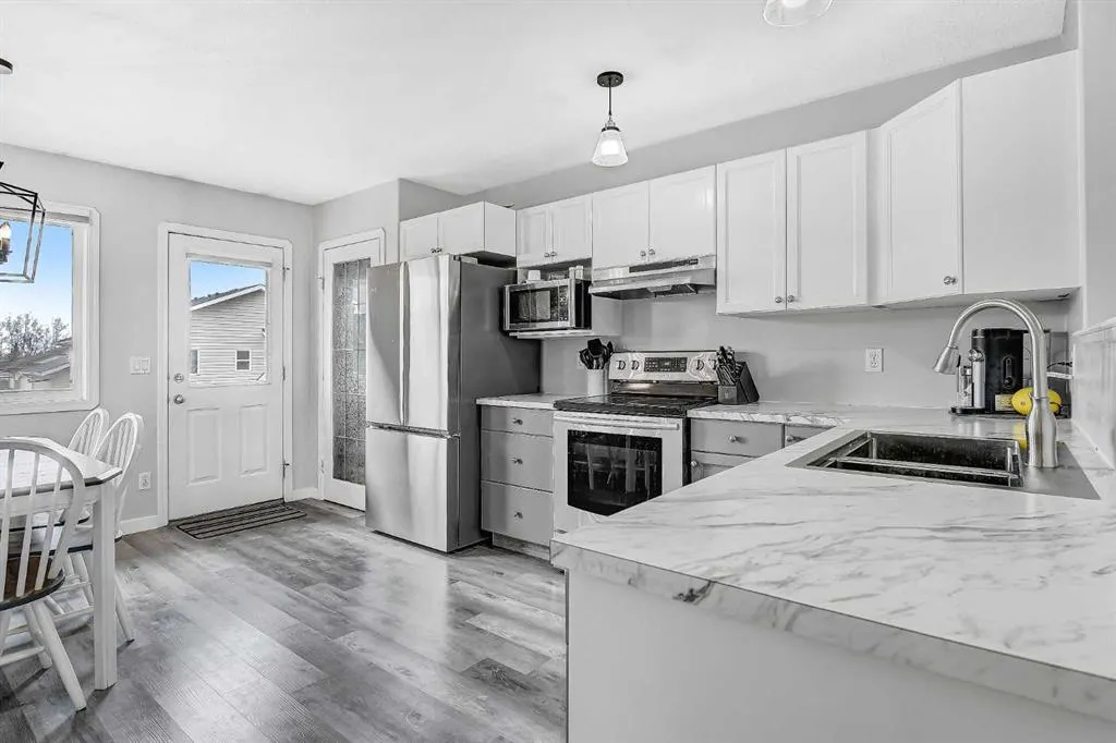 77 Pinnacle Crescent