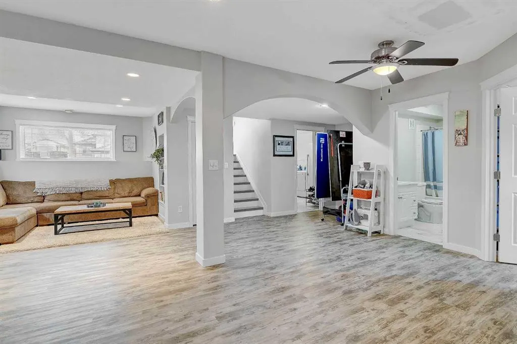 77 Pinnacle Crescent