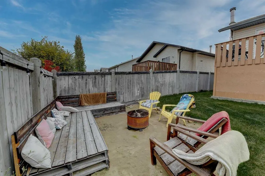 77 Pinnacle Crescent