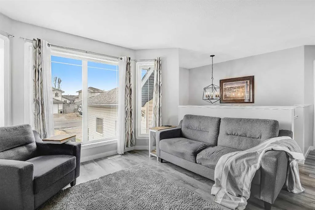 77 Pinnacle Crescent