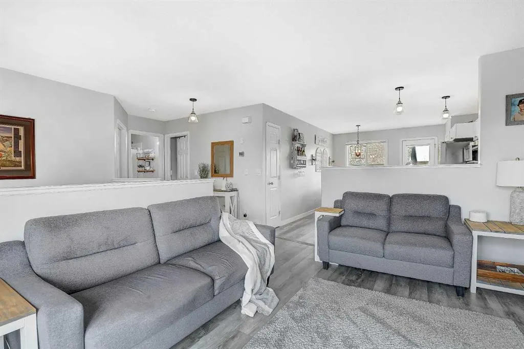 77 Pinnacle Crescent