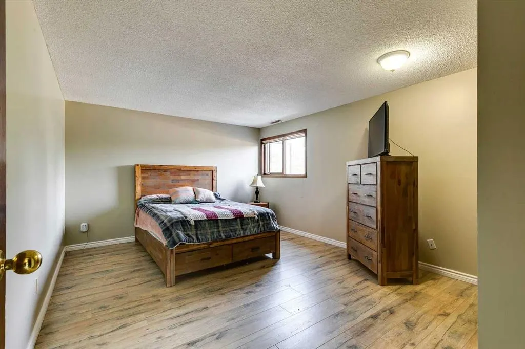 186007 Priddis Valley Road W