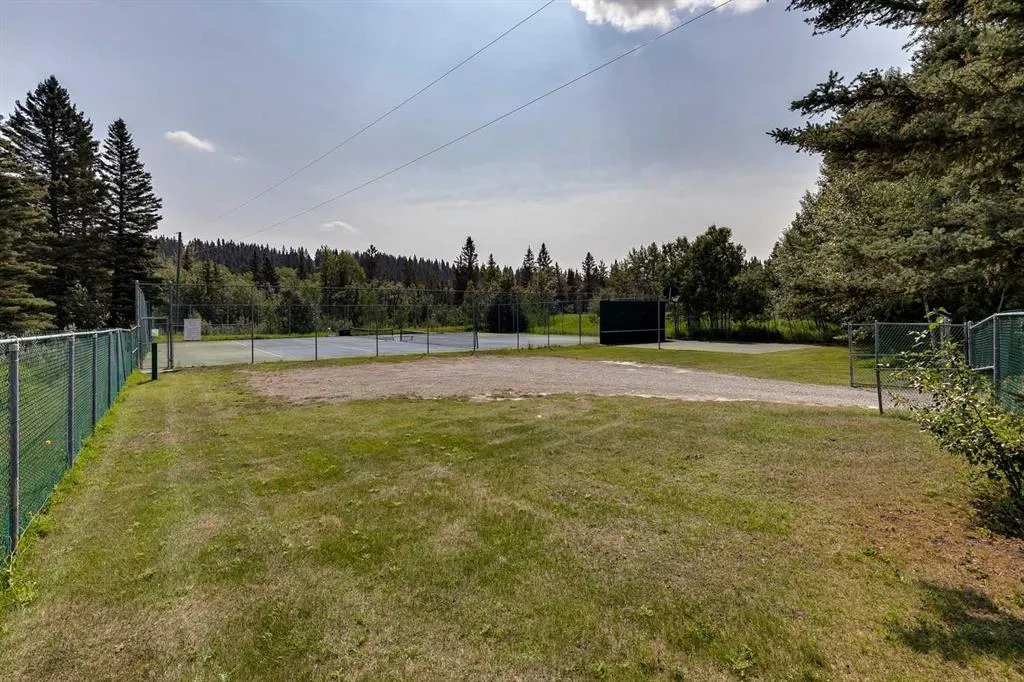 186007 Priddis Valley Road W