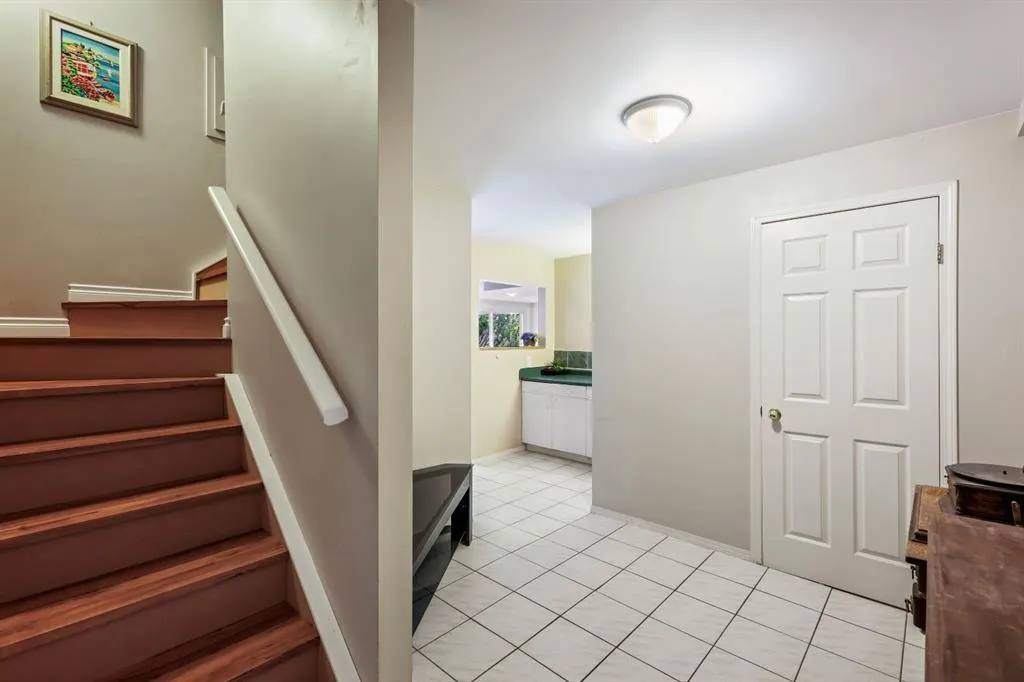 243121 16 Street E, #200