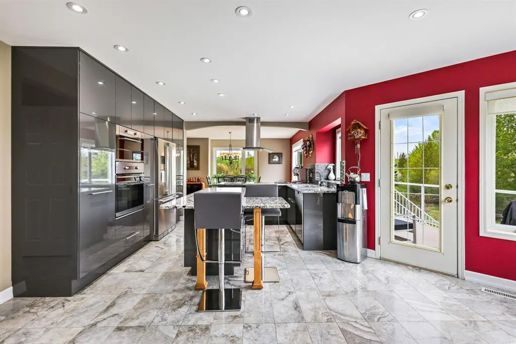 243121 16 Street E, #200