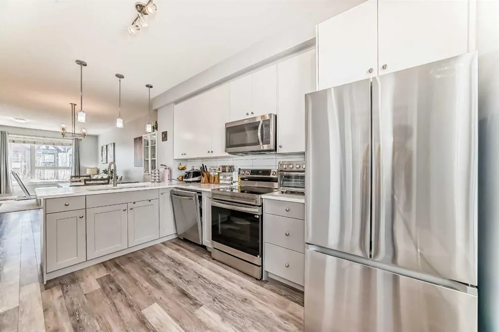 11 Evanscrest Mews NW, #106