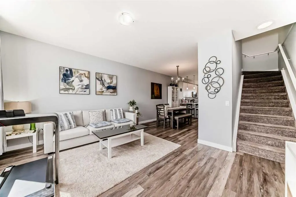 11 Evanscrest Mews NW, #106