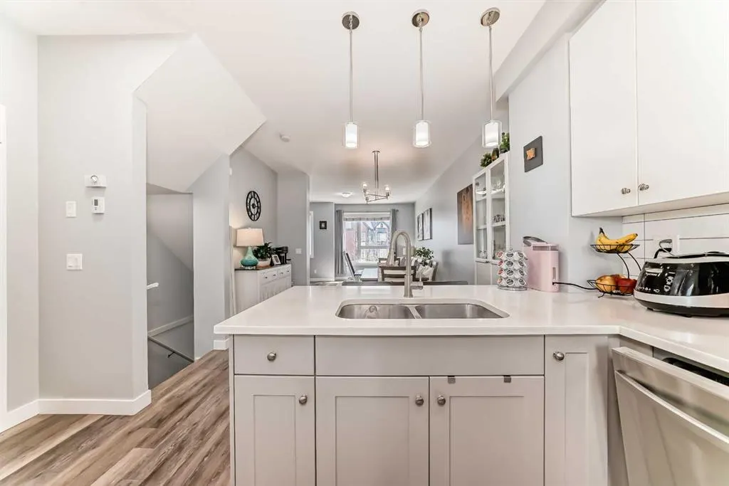 11 Evanscrest Mews NW, #106
