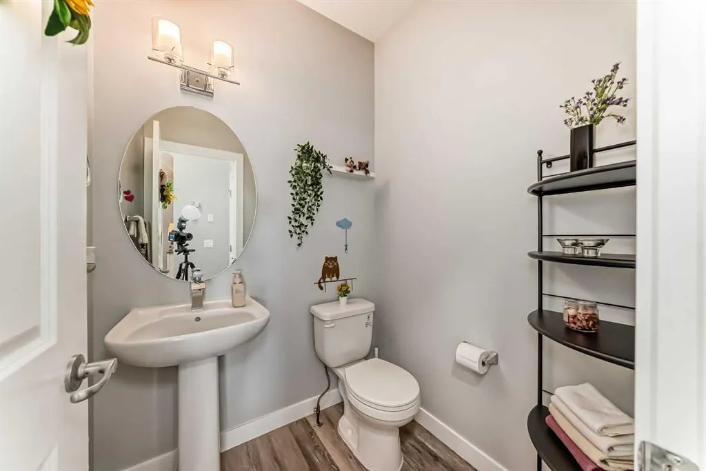 11 Evanscrest Mews NW, #106