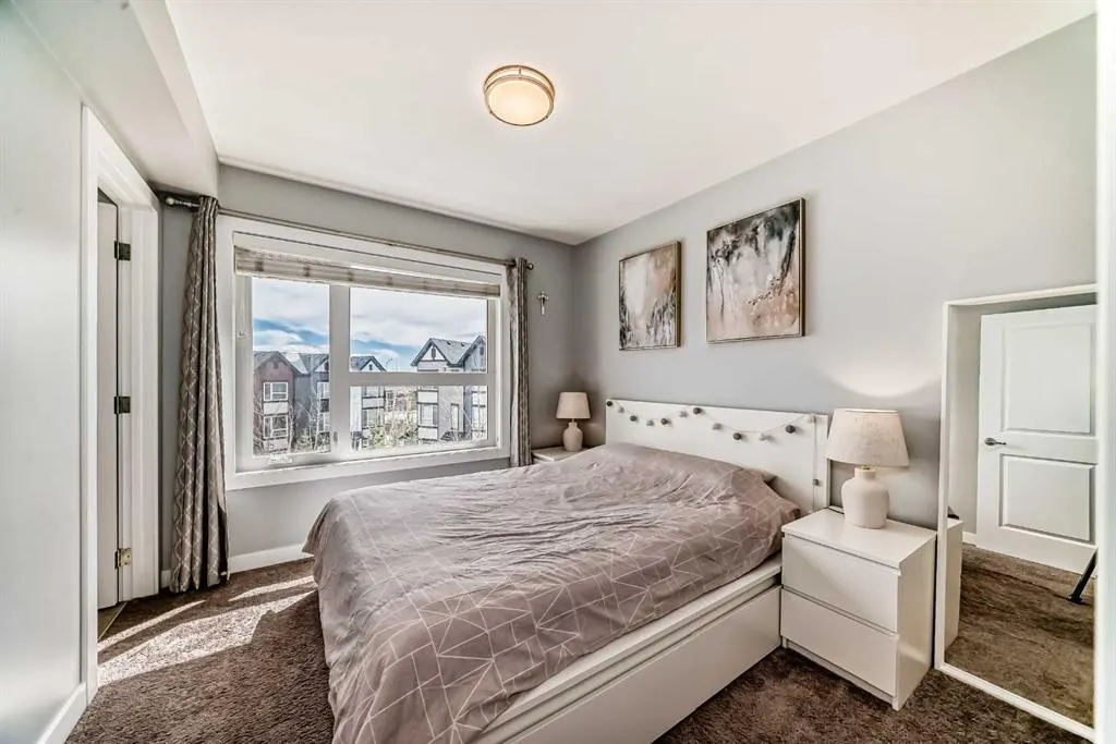 11 Evanscrest Mews NW, #106
