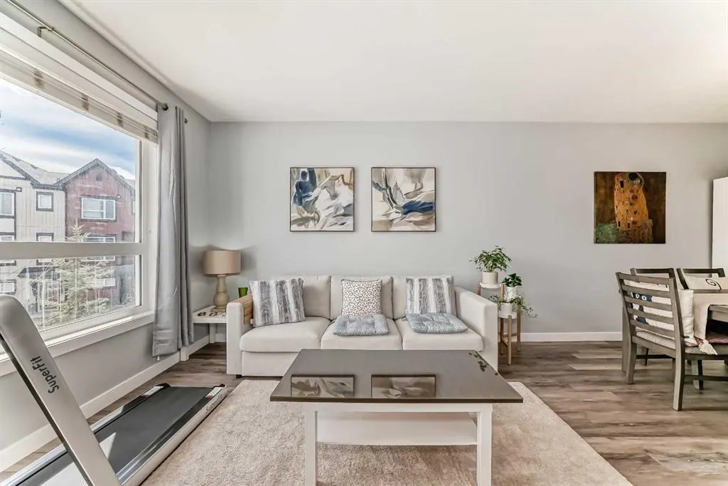 11 Evanscrest Mews NW, #106