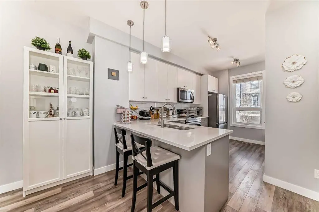 11 Evanscrest Mews NW, #106