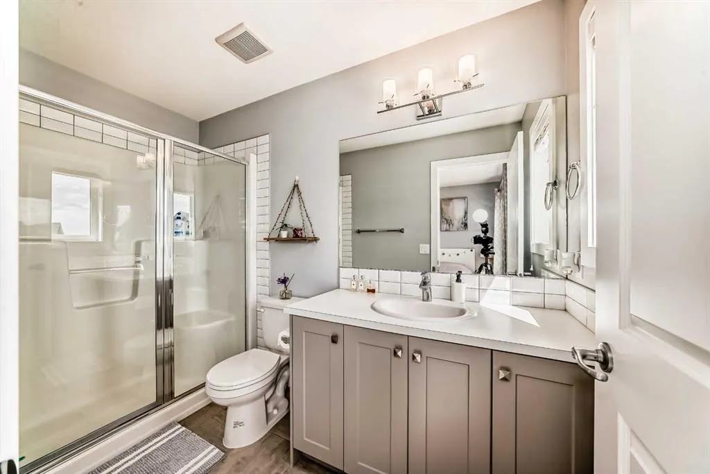 11 Evanscrest Mews NW, #106