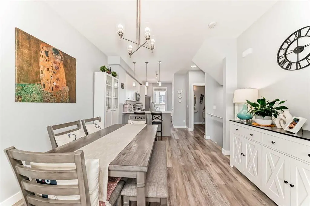 11 Evanscrest Mews NW, #106