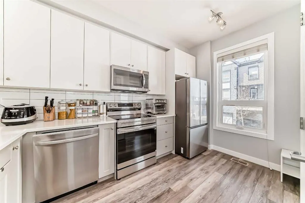 11 Evanscrest Mews NW, #106
