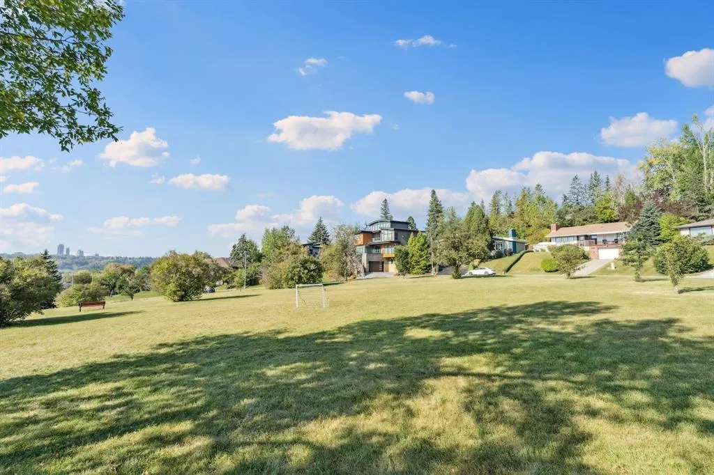 14 Hawthorne Crescent NW