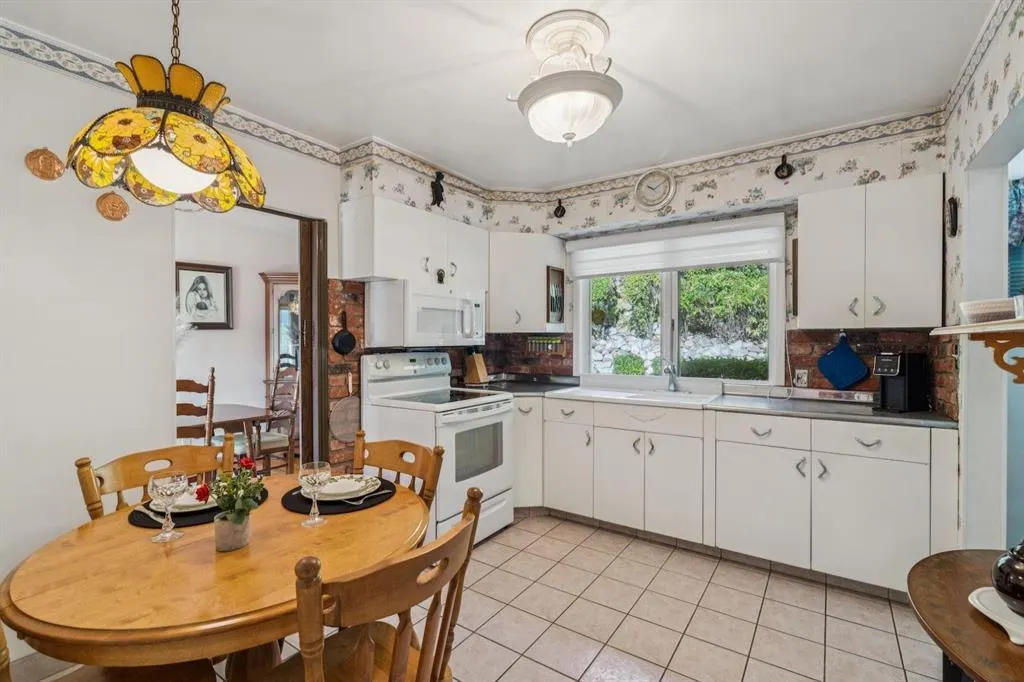 14 Hawthorne Crescent NW