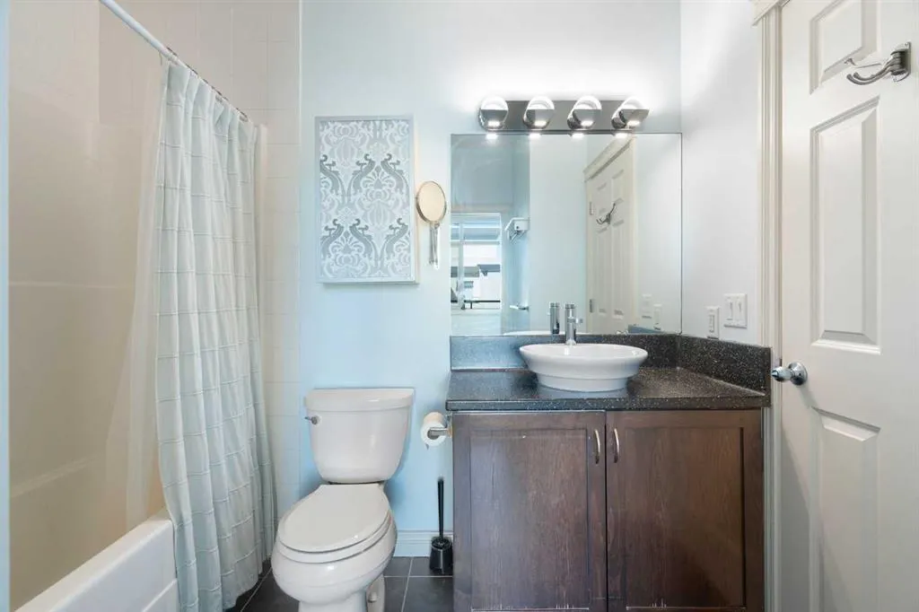 910 Centre Avenue NE, #633