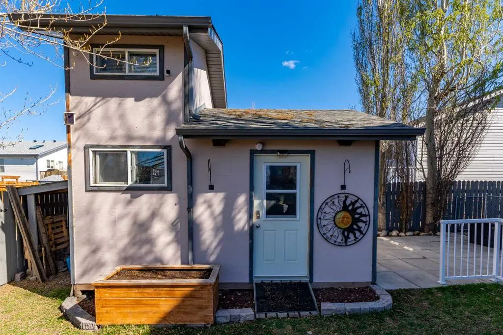 56 Collins Crescent