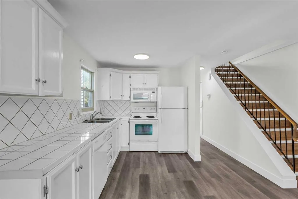 100 McKinley Road SE
