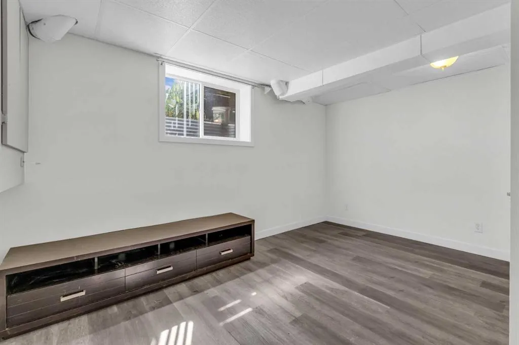 100 McKinley Road SE