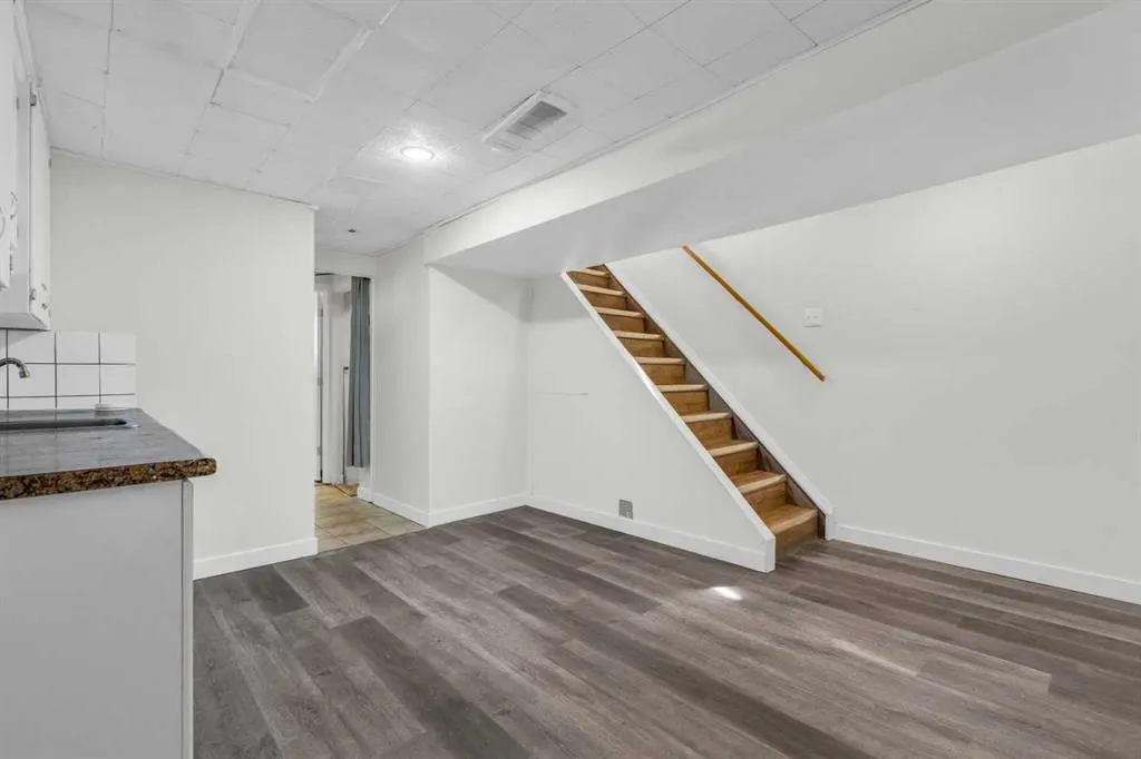 100 McKinley Road SE