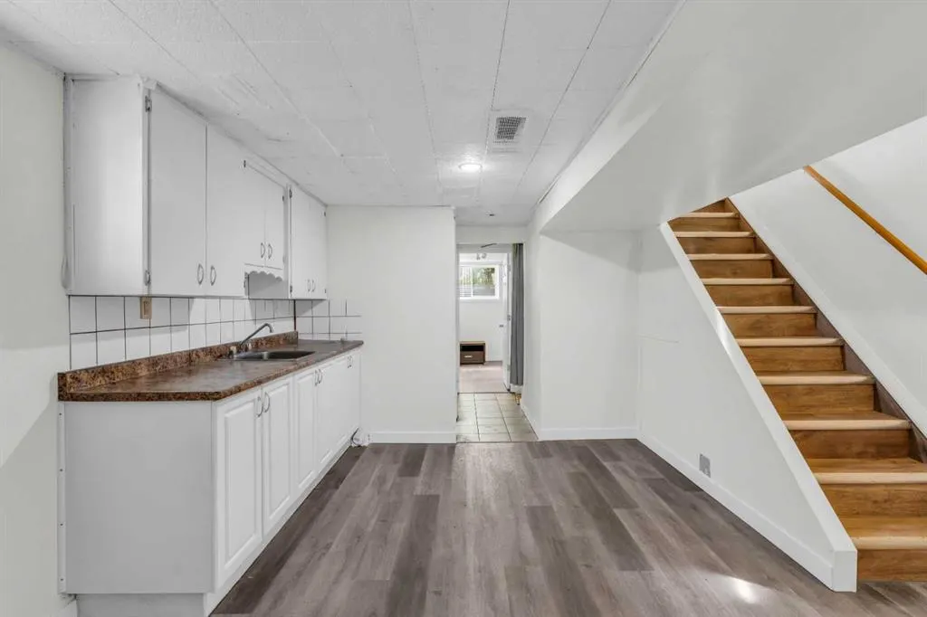 100 McKinley Road SE