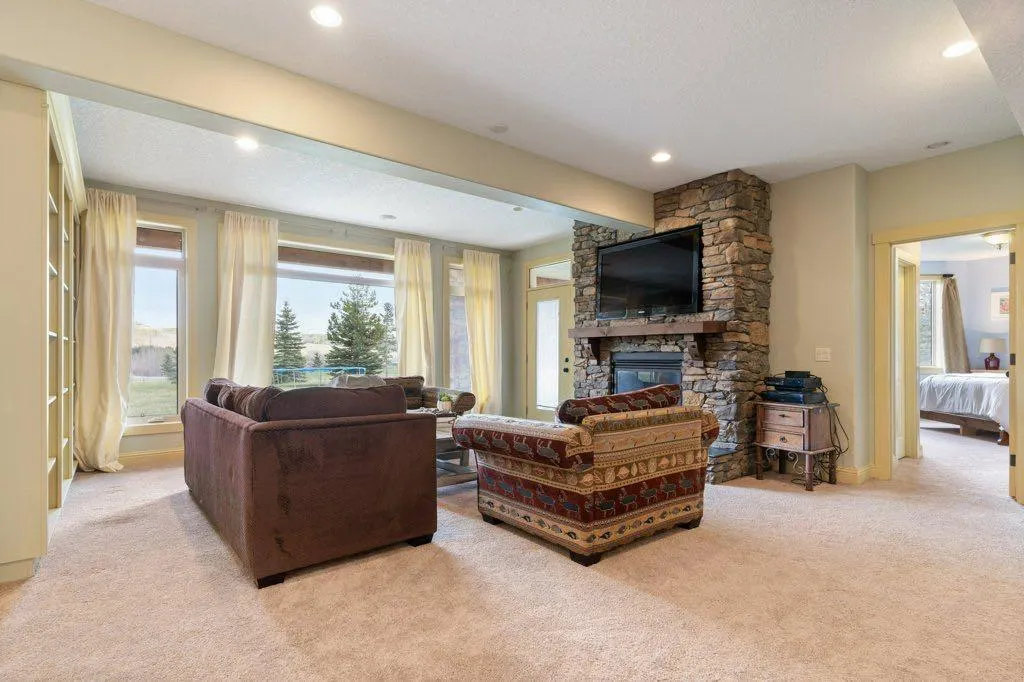316042 160 Avenue W