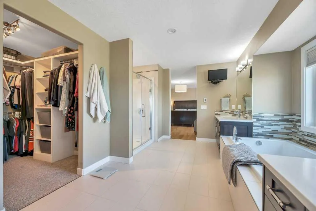 1069 Hillcrest Manor Estates