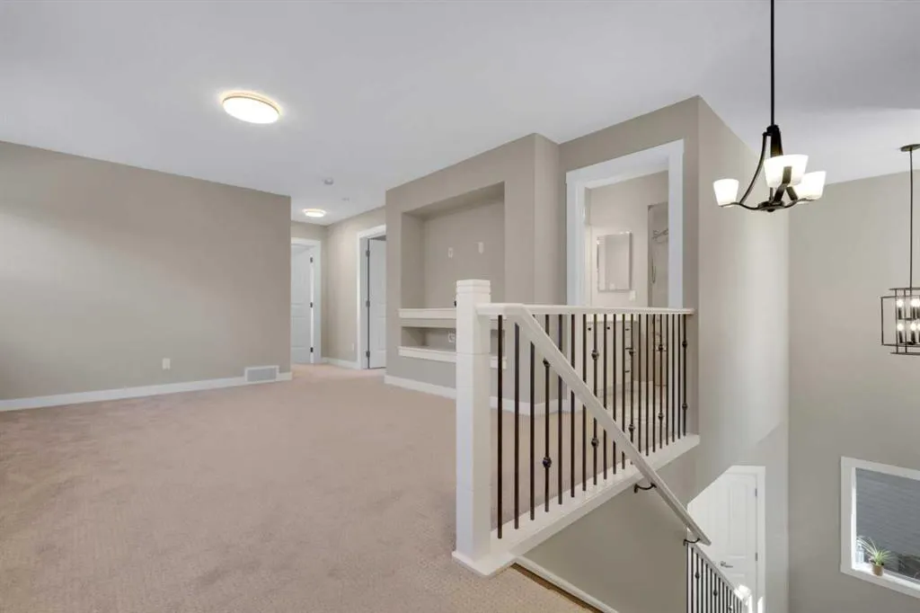 47 Corner Meadows Row NE