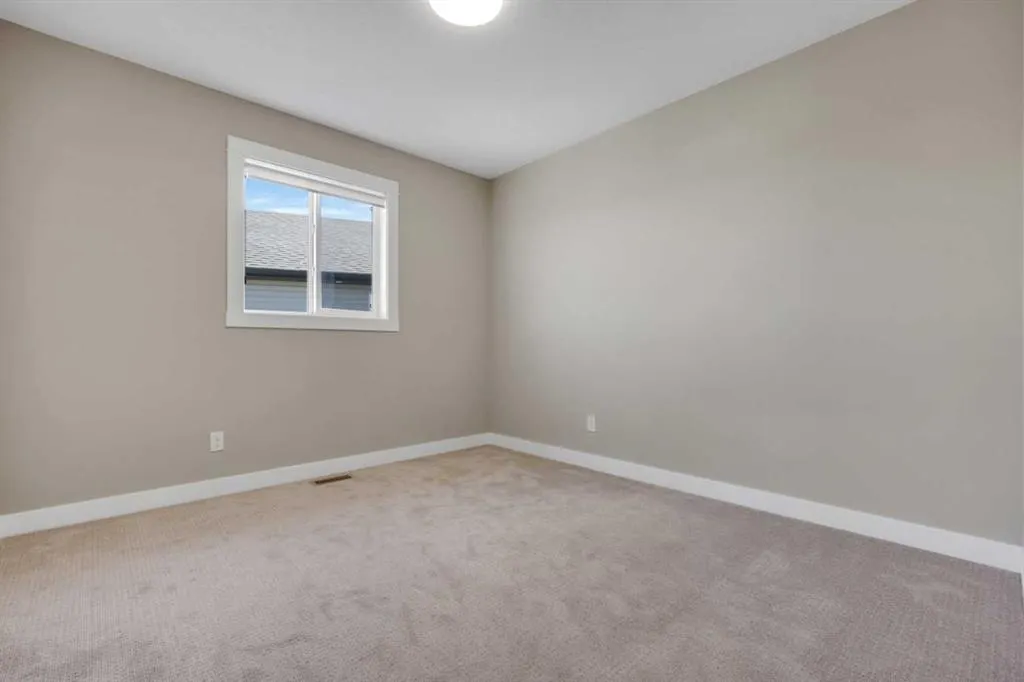 47 Corner Meadows Row NE