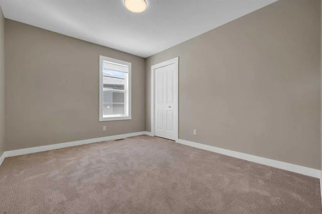47 Corner Meadows Row NE