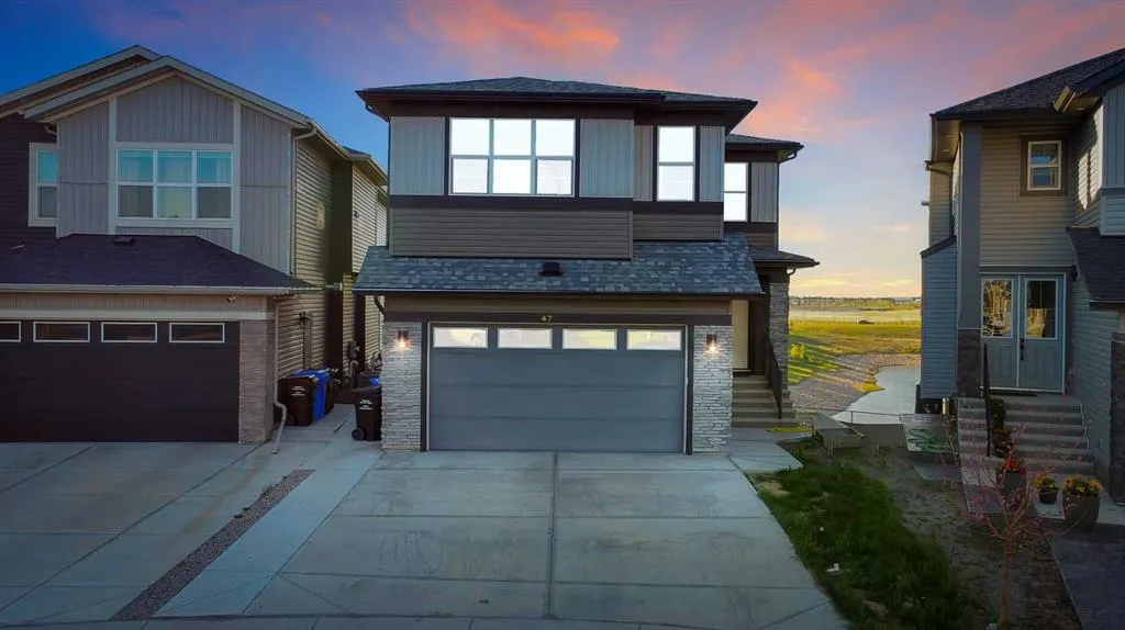 47 Corner Meadows Row NE