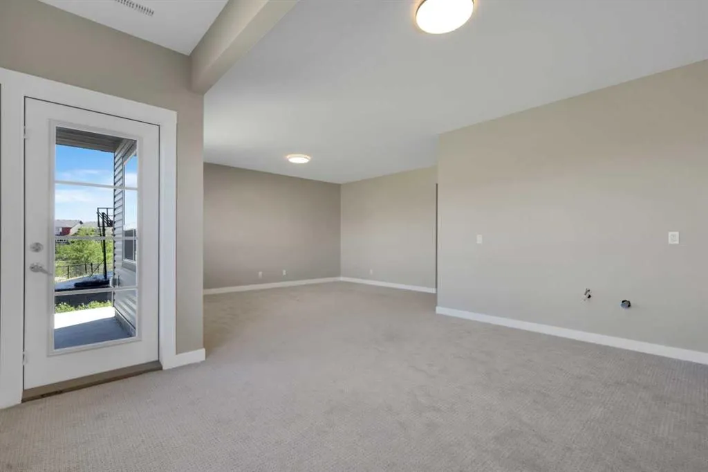 47 Corner Meadows Row NE