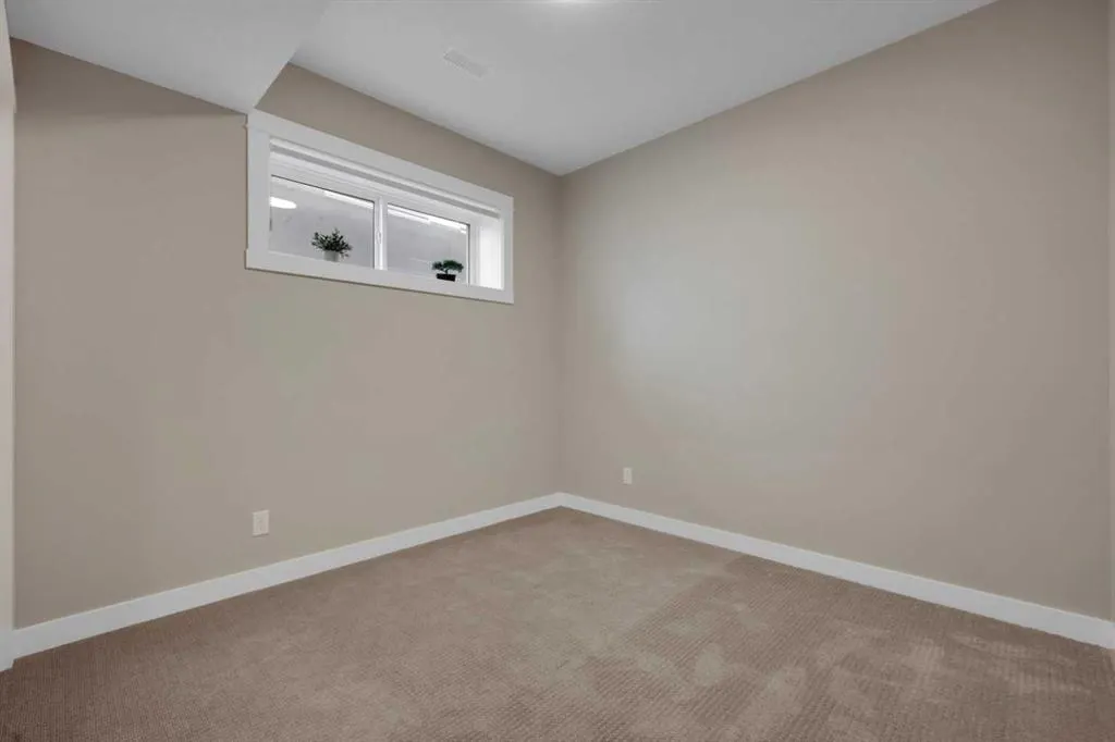 47 Corner Meadows Row NE