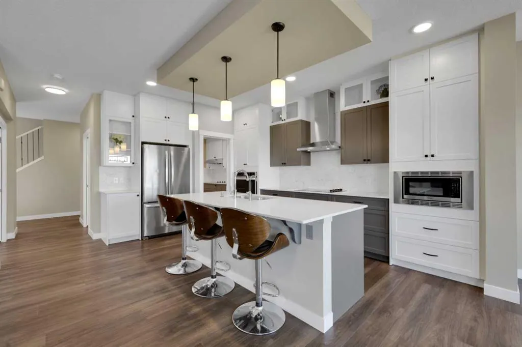 47 Corner Meadows Row NE