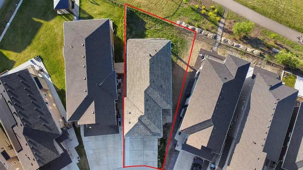 47 Corner Meadows Row NE