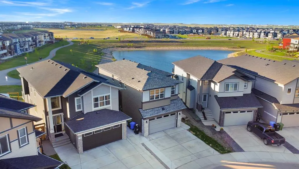47 Corner Meadows Row NE