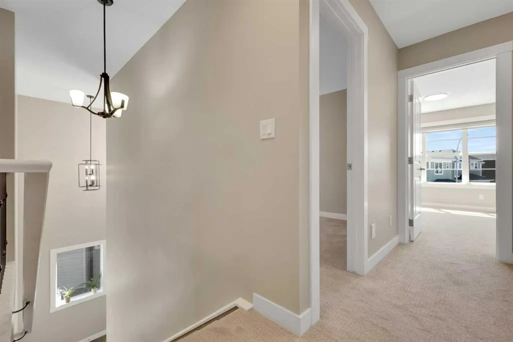 47 Corner Meadows Row NE