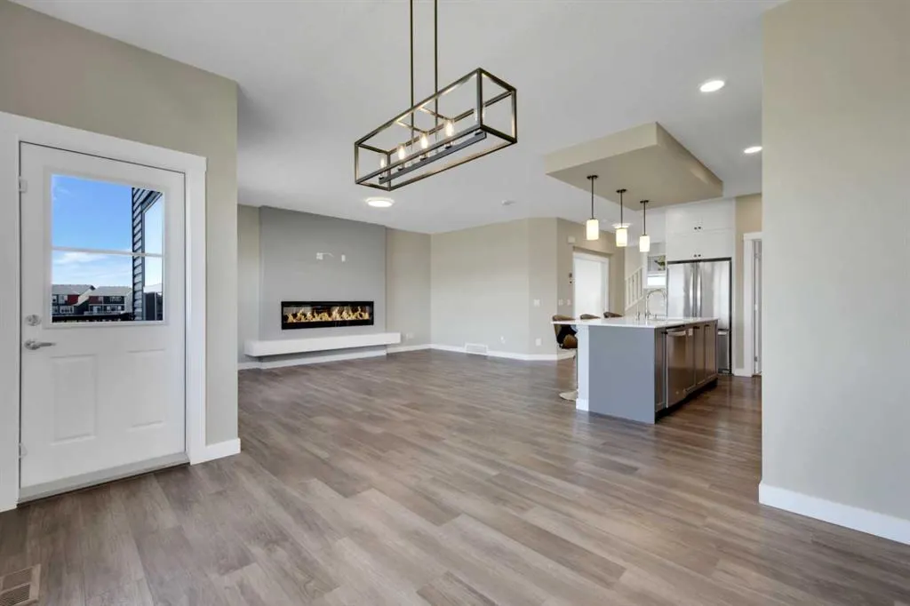 47 Corner Meadows Row NE