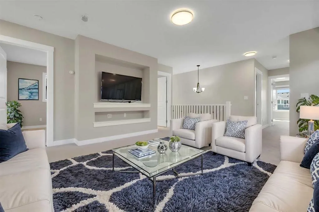 47 Corner Meadows Row NE