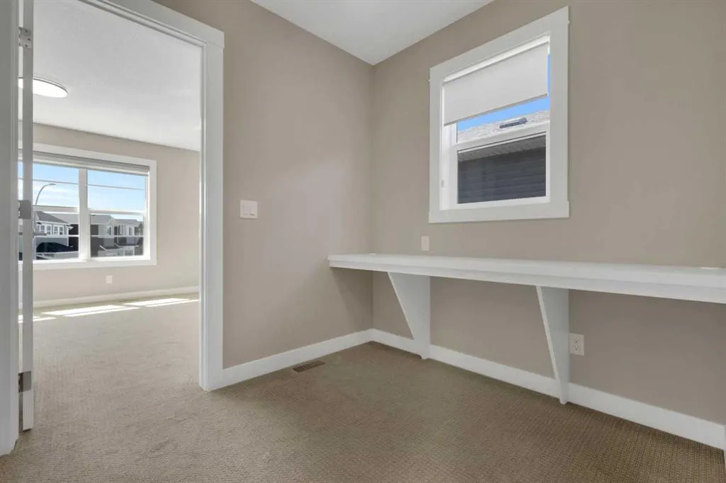 47 Corner Meadows Row NE